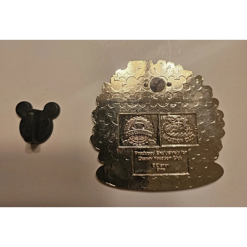 Disney Vacation Club DVC Minnie Mouse on the Beach Pin
